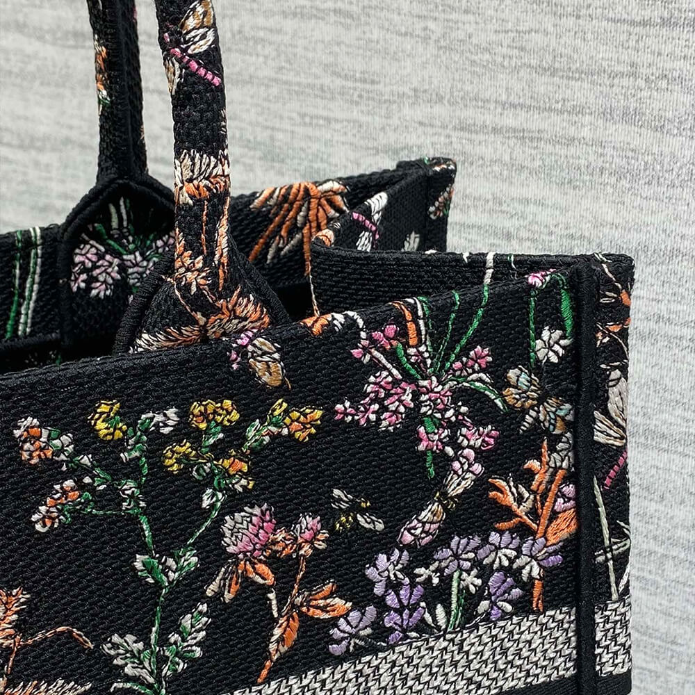 medium D*or book tote