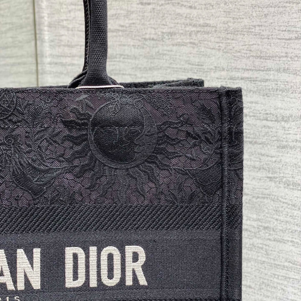 medium D*or book tote