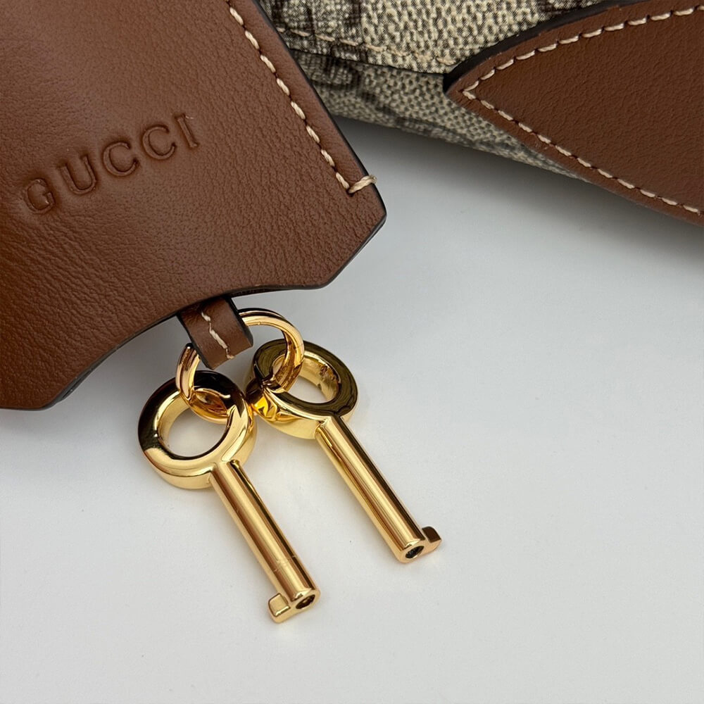 G*u*i padlock gg medium shoulder bag