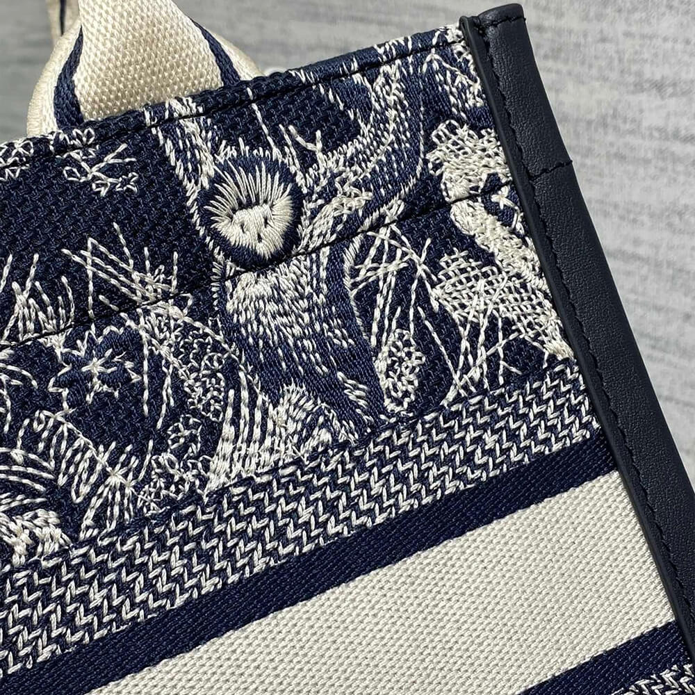small D*or book tote