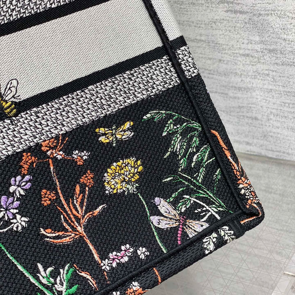 medium D*or book tote
