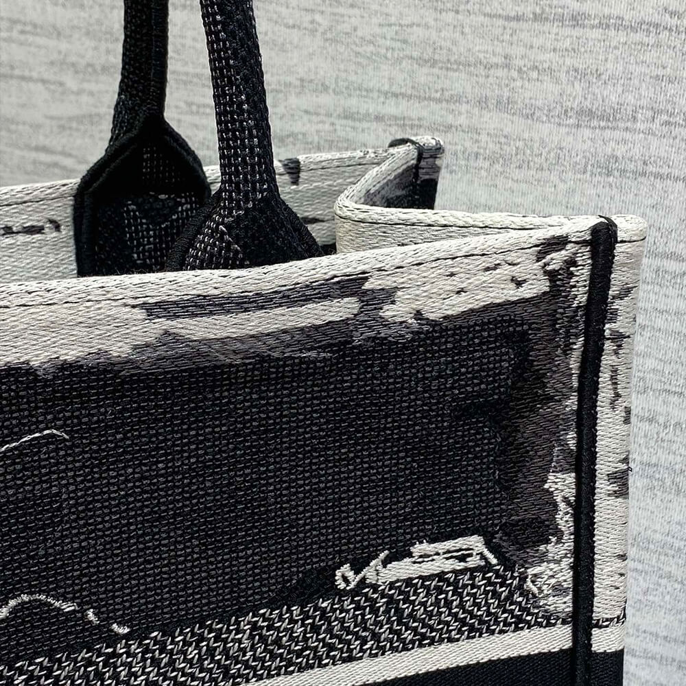 medium D*or book tote