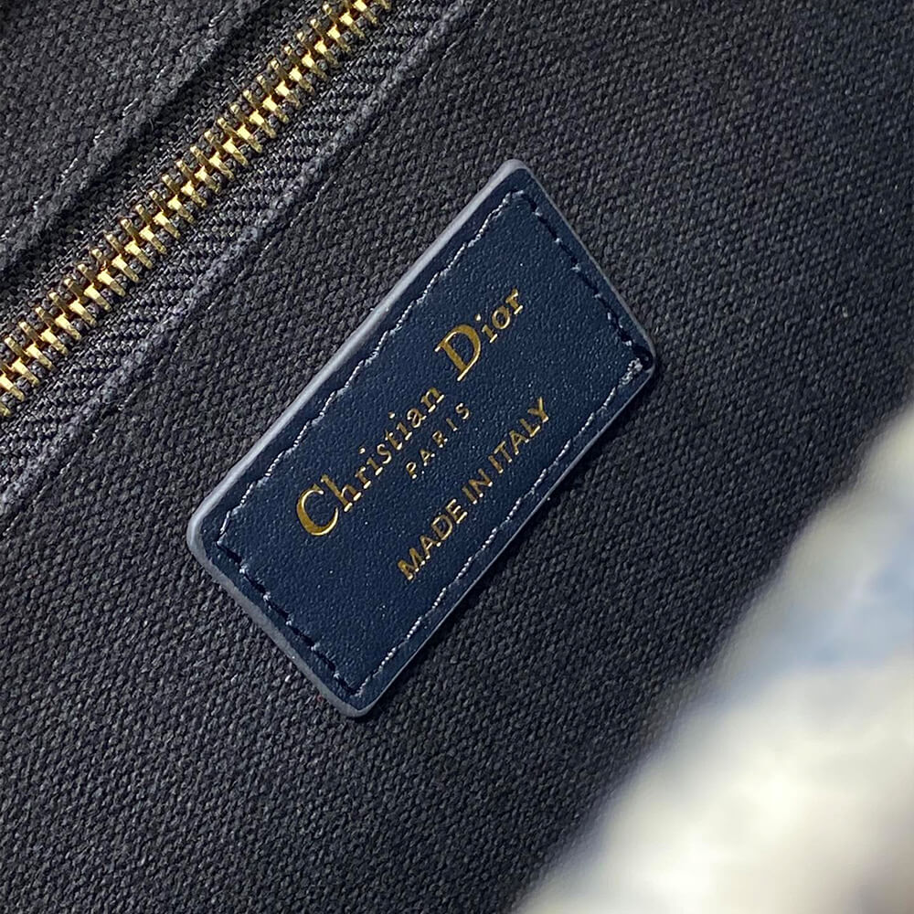 medium D*or book tote