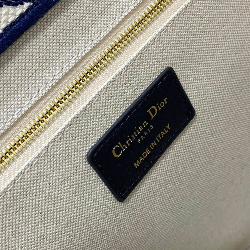 medium D*or book tote
