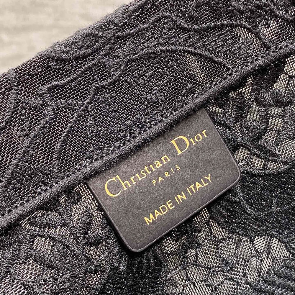 medium D*or book tote