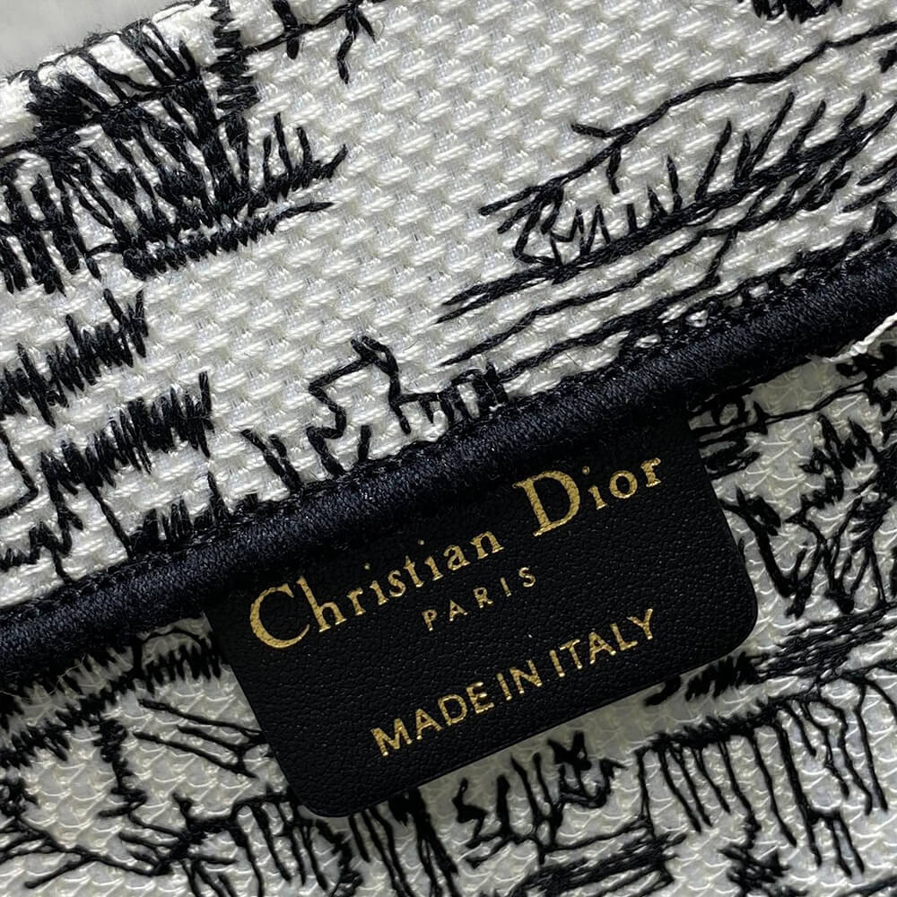 medium D*or book tote