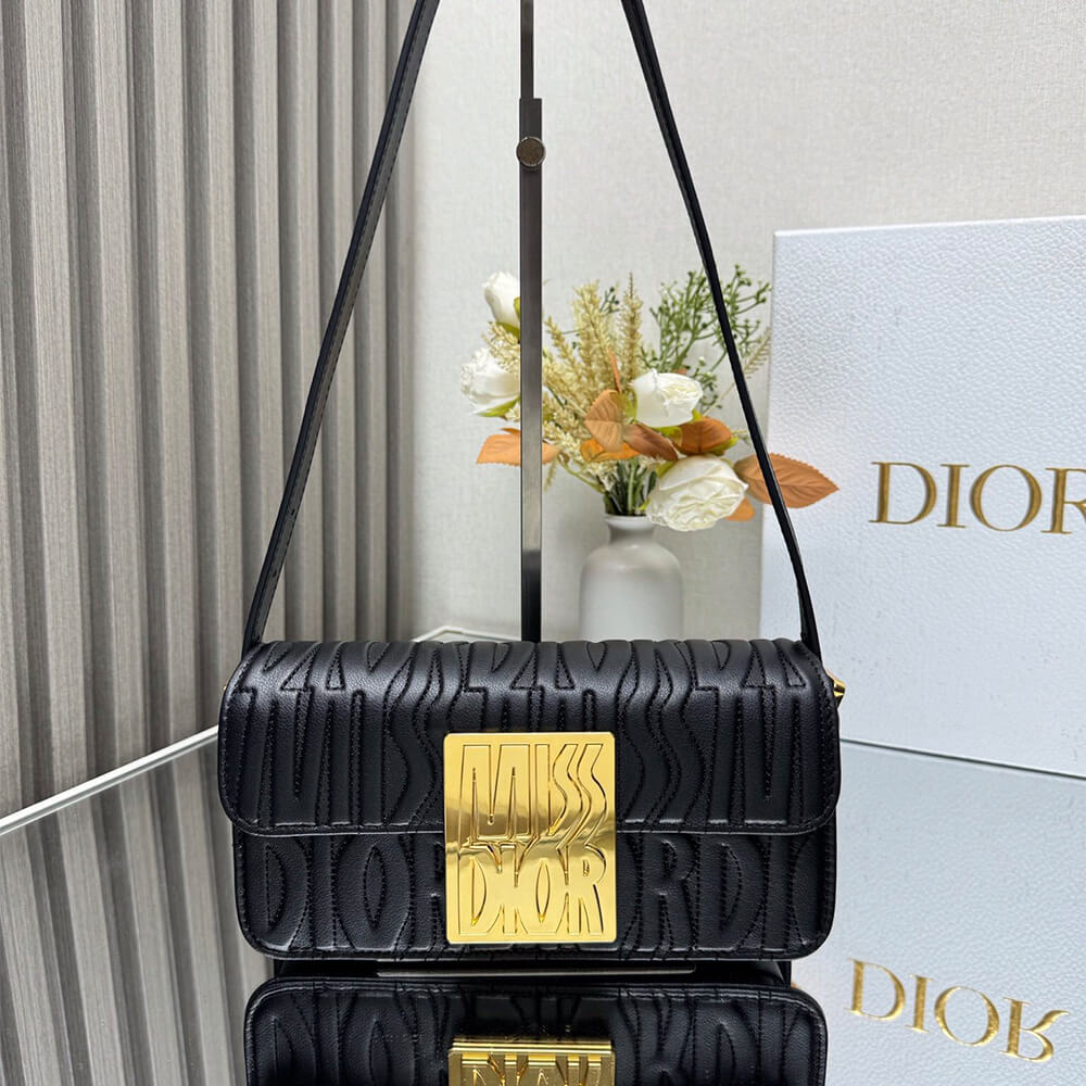 miss D*or flap bag