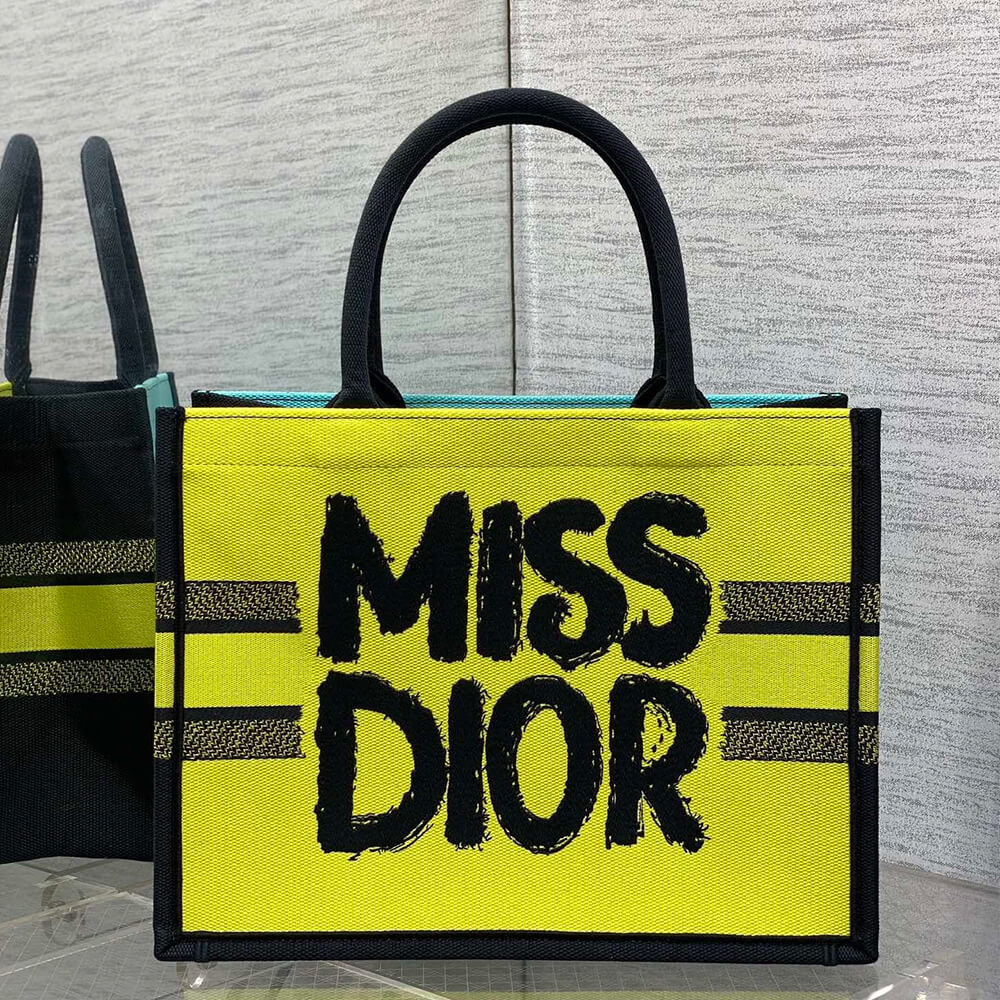 medium D*or book tote