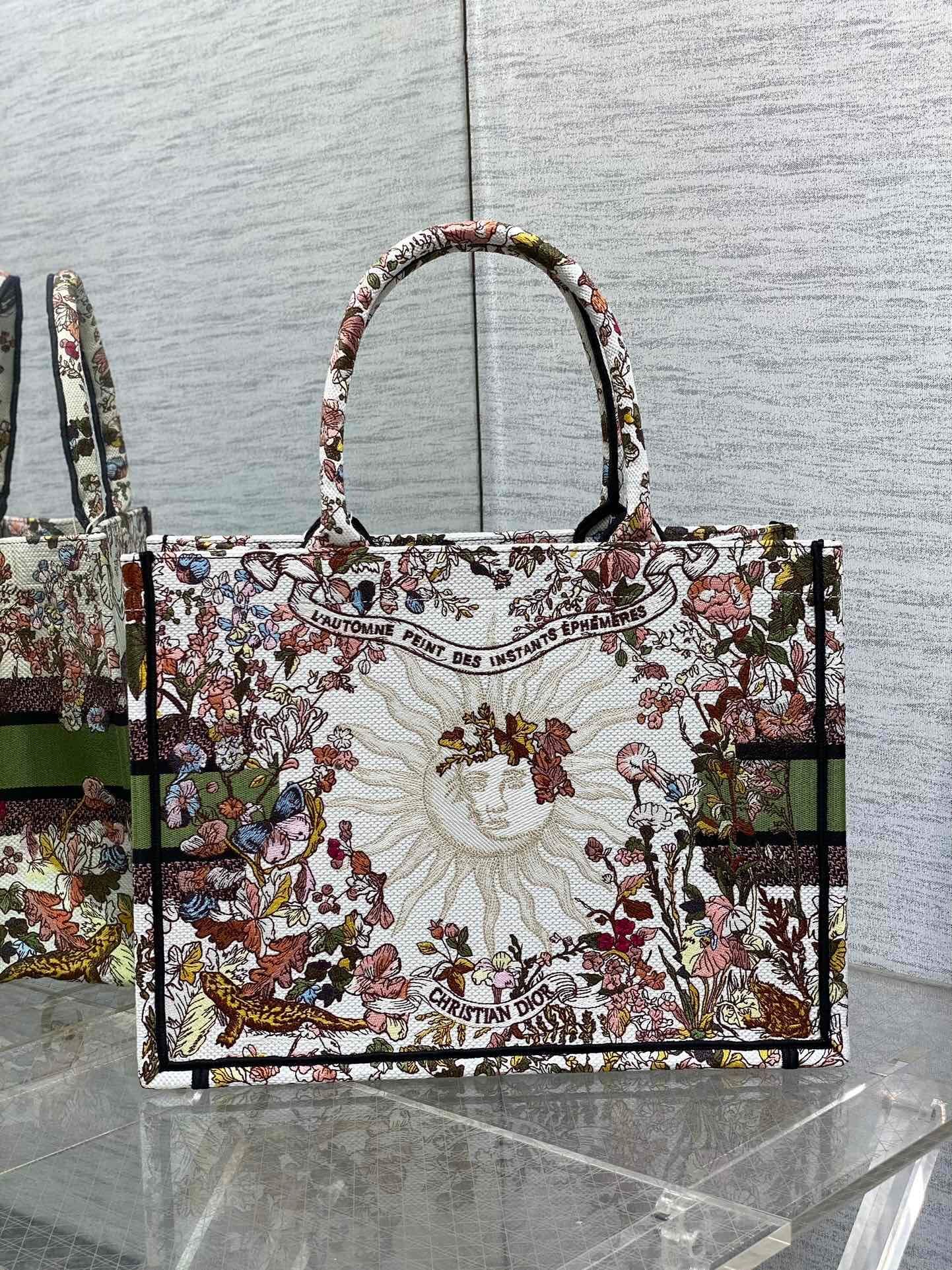 medium D*or book tote