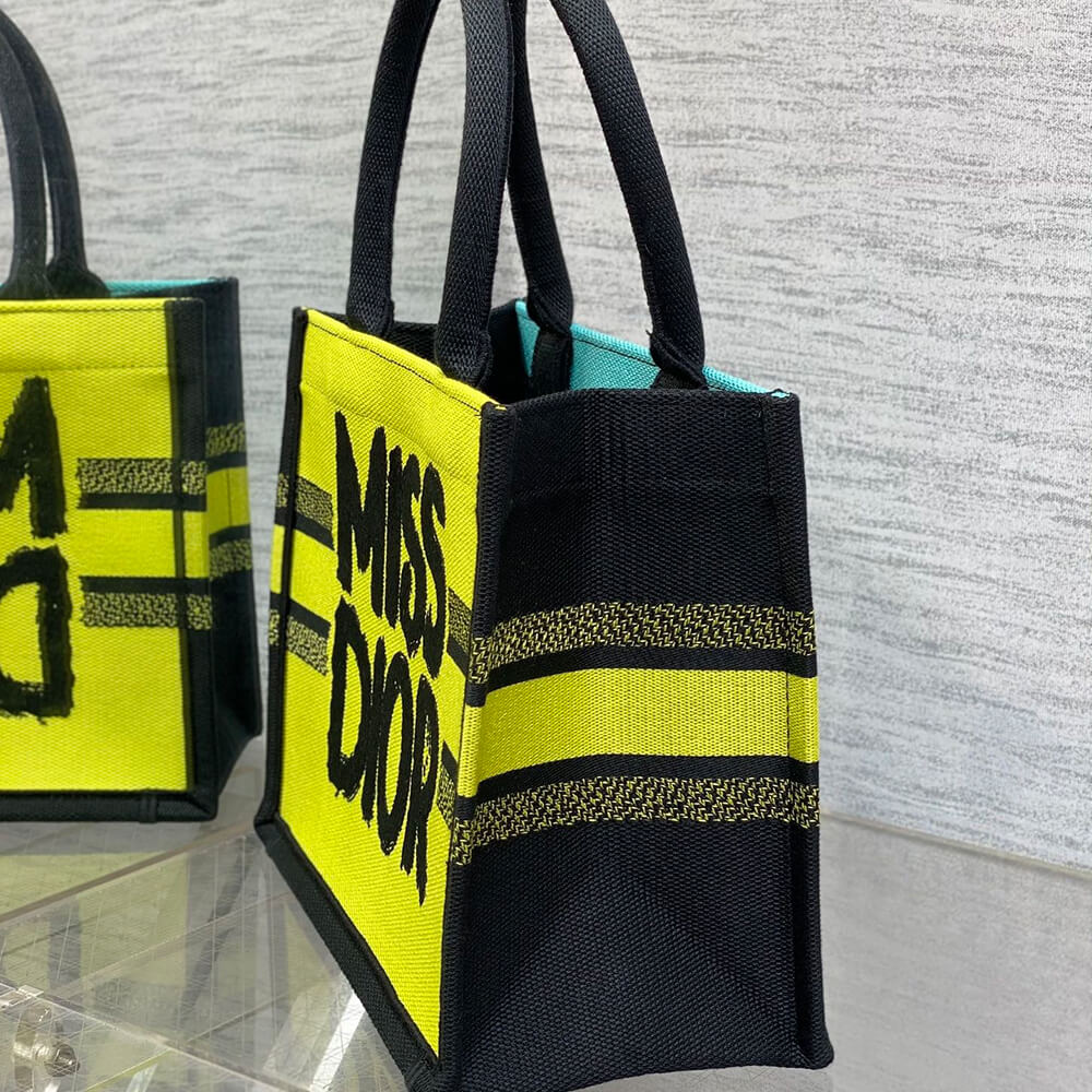 small D*or book tote