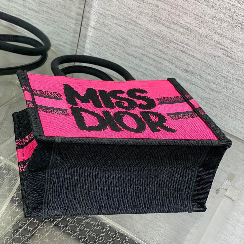 small D*or book tote