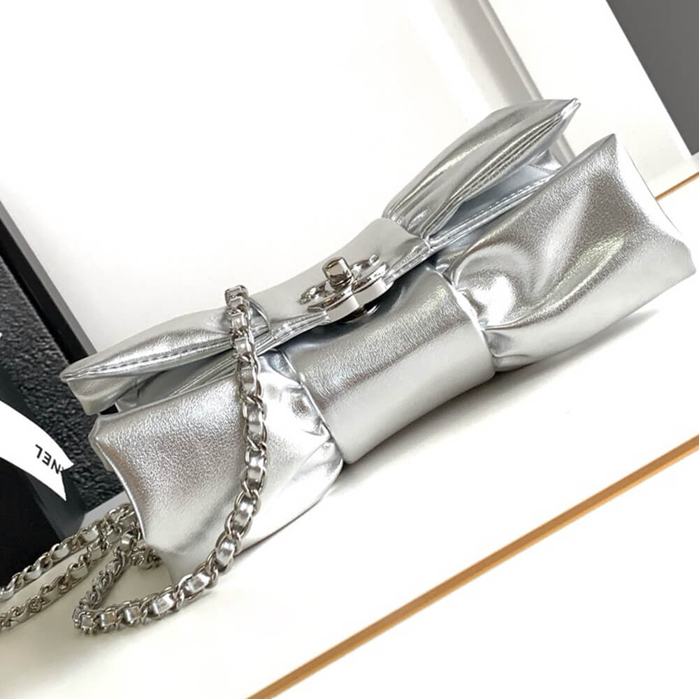 CHANEL Clutch