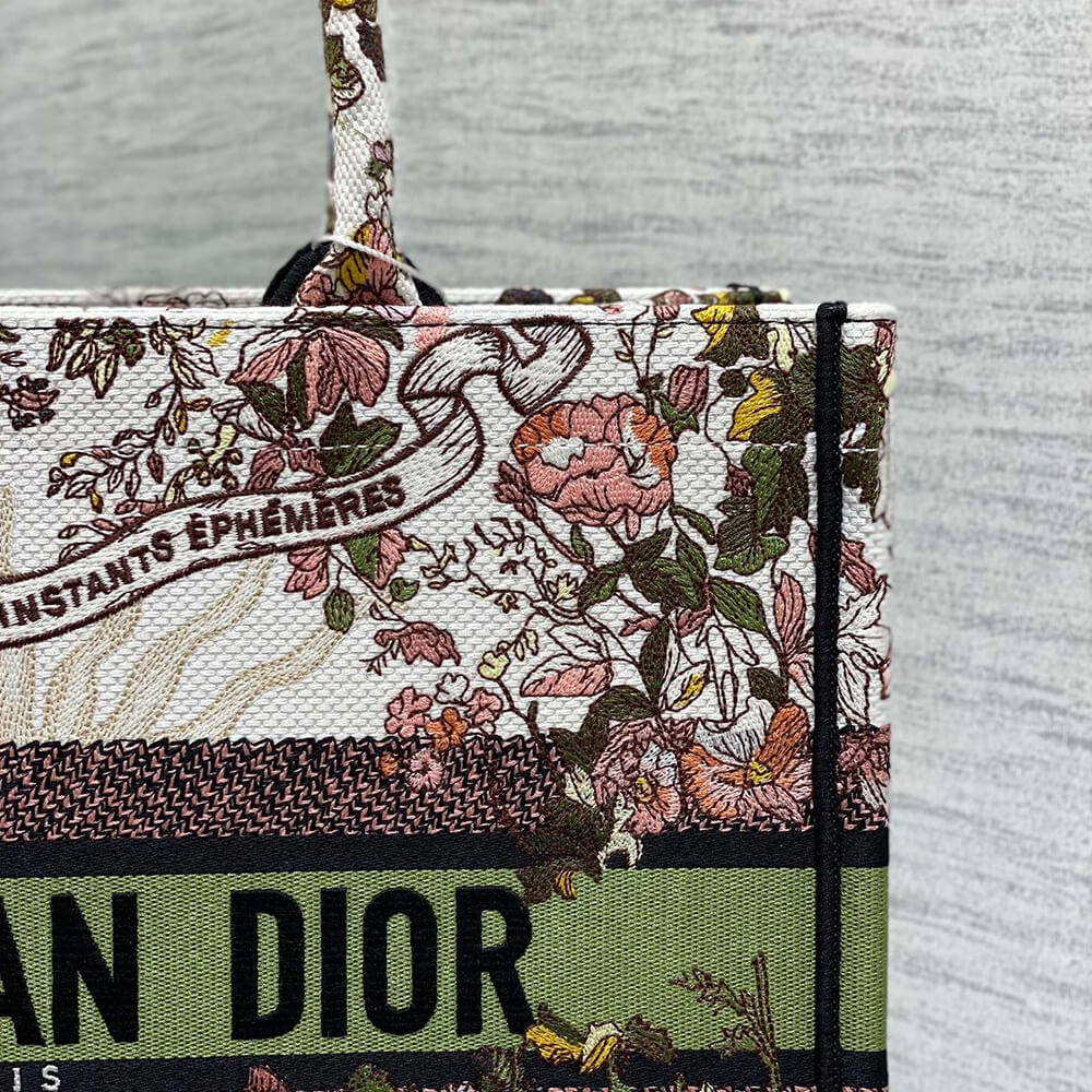 medium D*or book tote