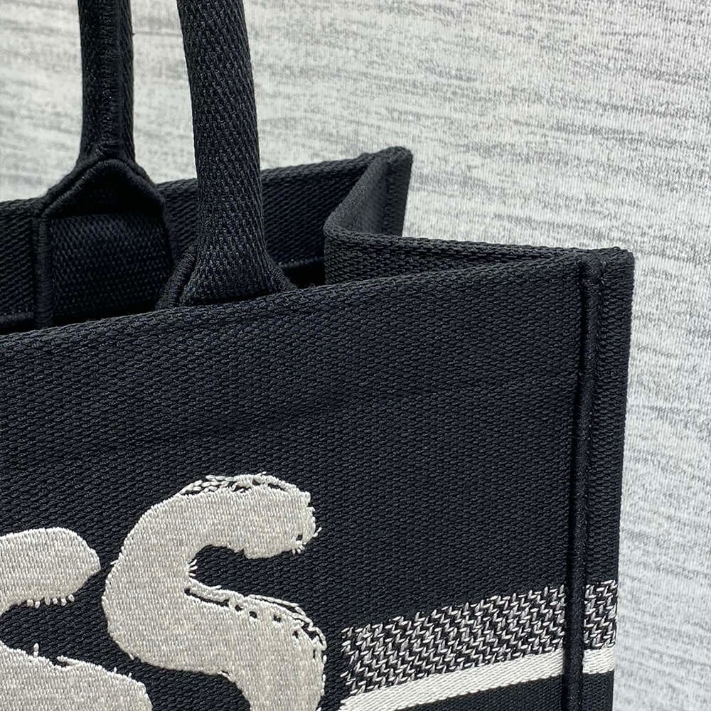 medium D*or book tote