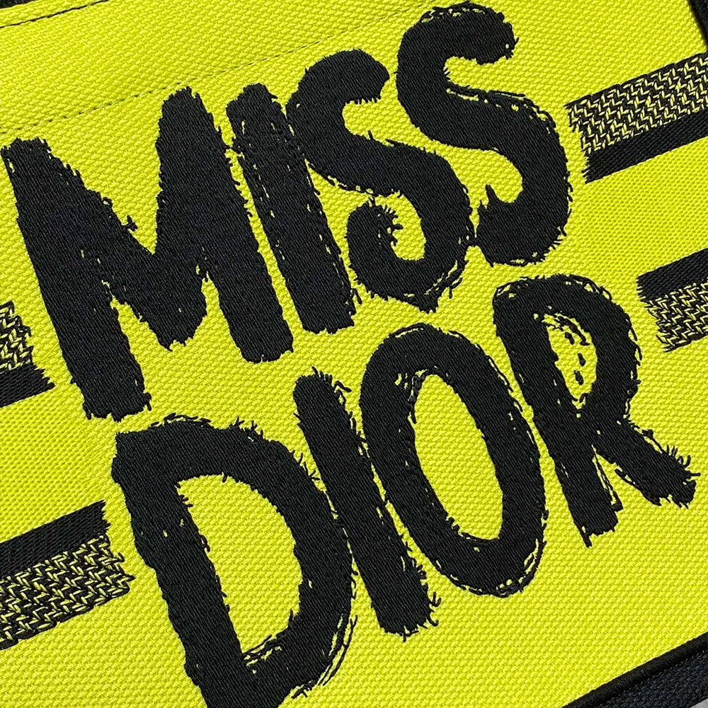 small D*or book tote
