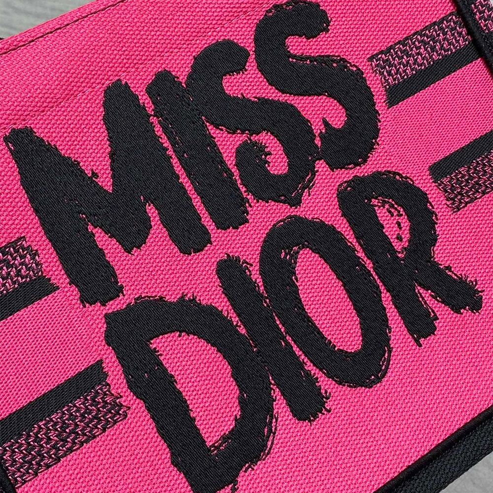 small D*or book tote