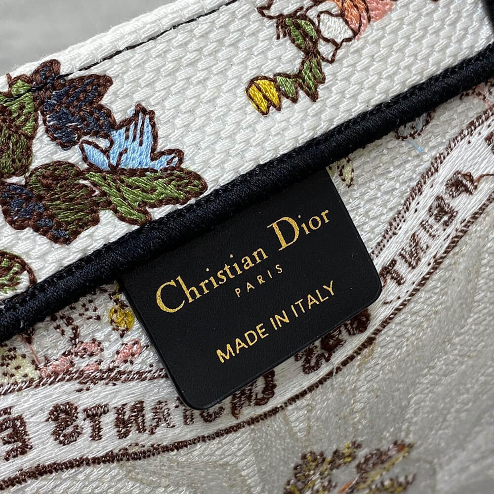 medium D*or book tote