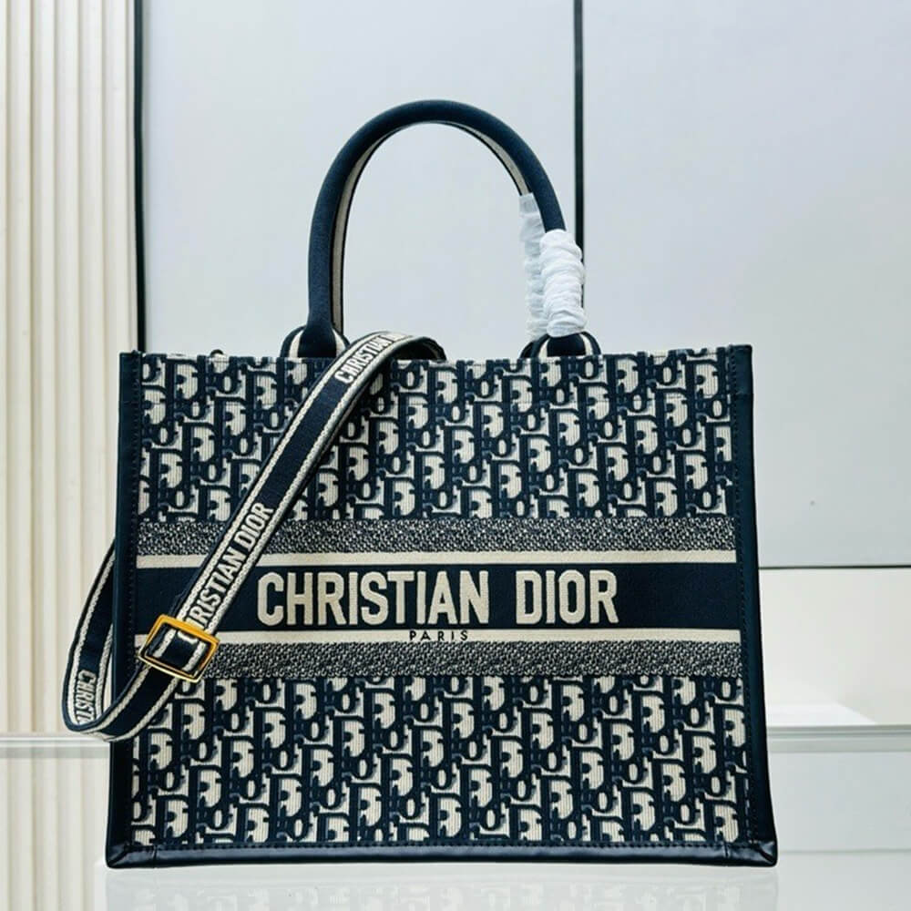 medium D*or book tote