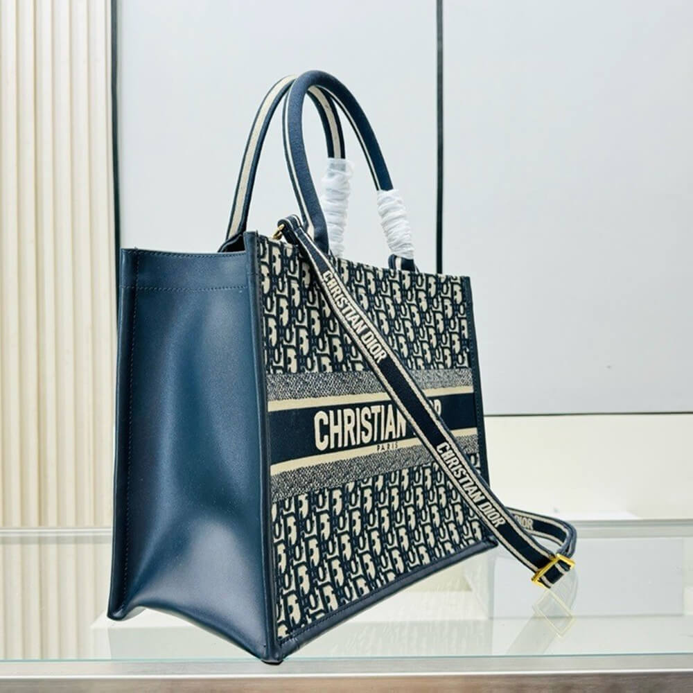 medium D*or book tote