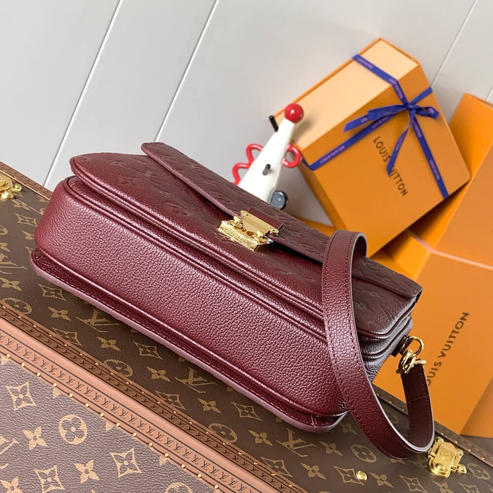 LV Pochette Metis