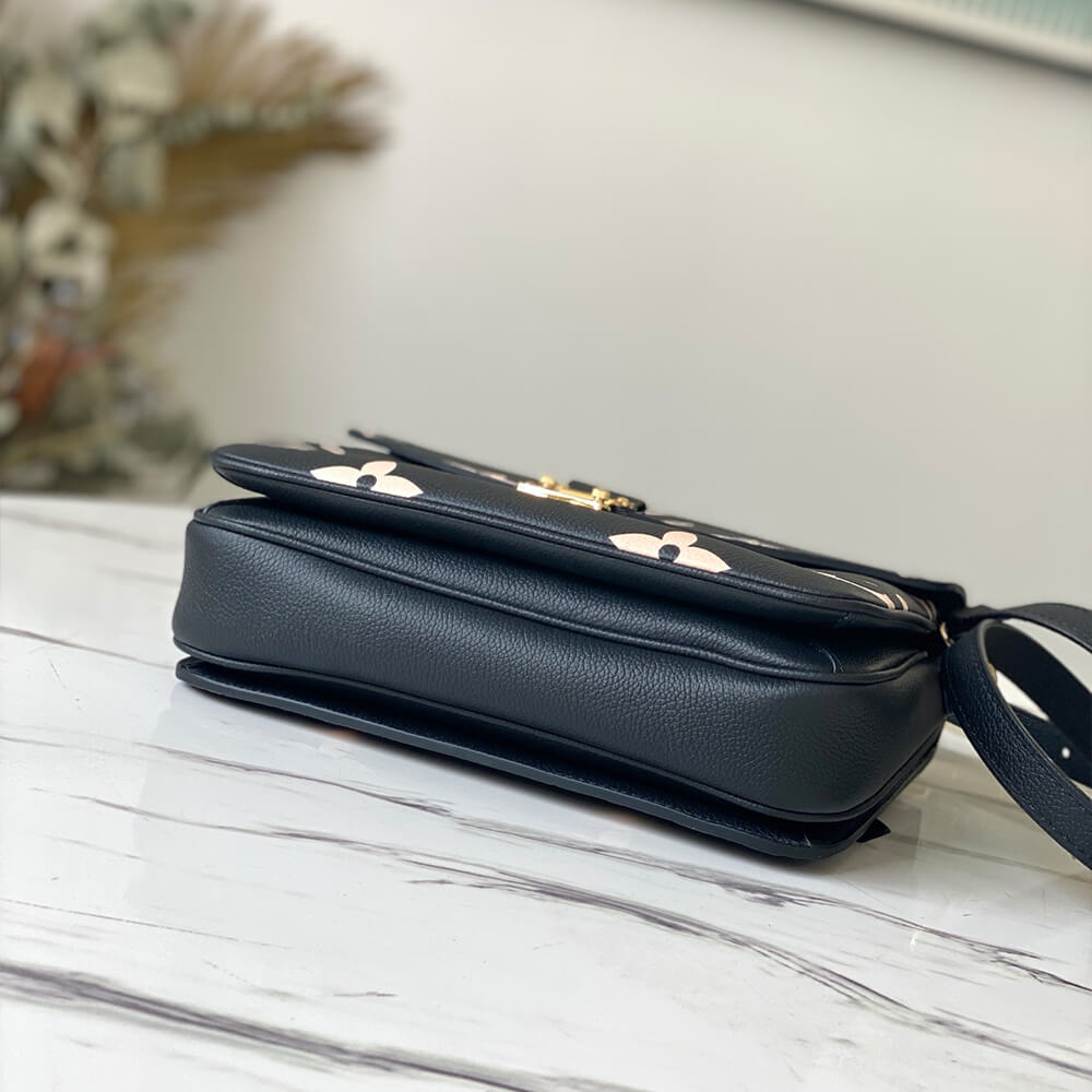 LV Pochette Metis