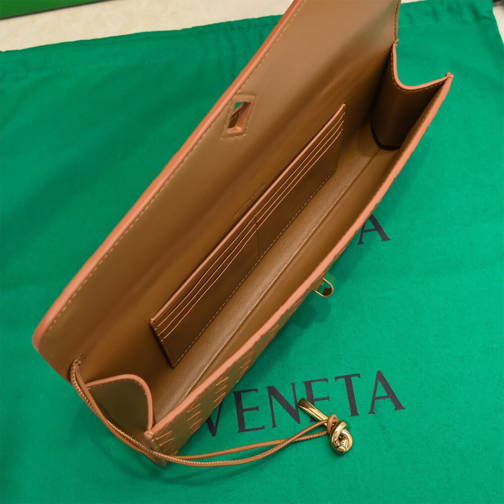 Bottega Veneta Andiamo Clutch(HIGH-END GRADE)