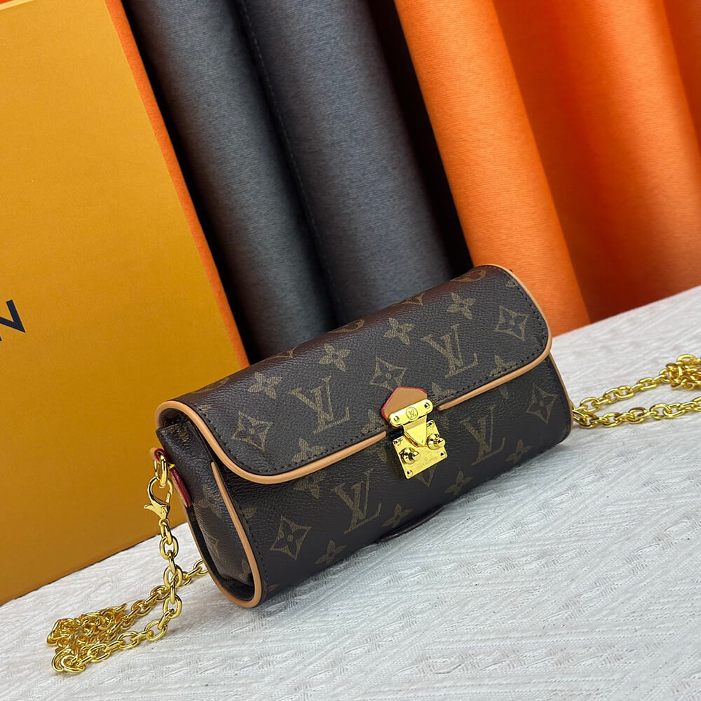 LV Pochette Camille