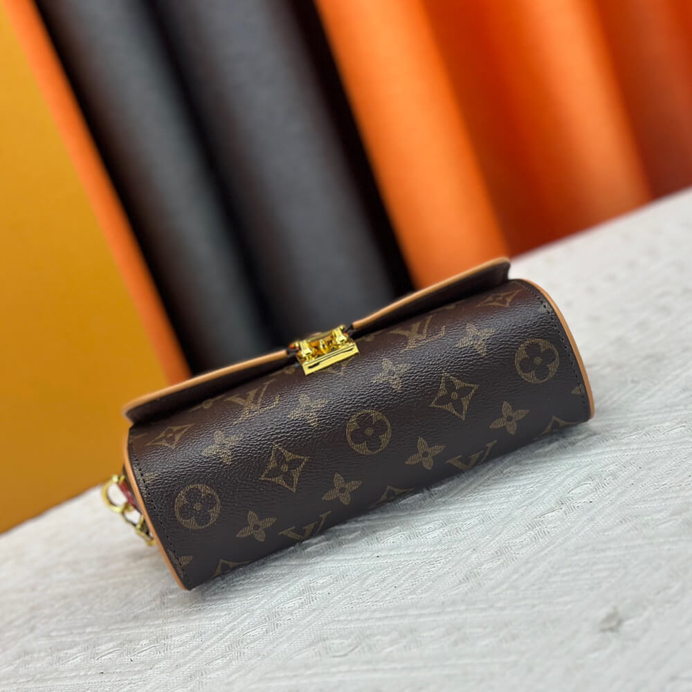 LV Pochette Camille