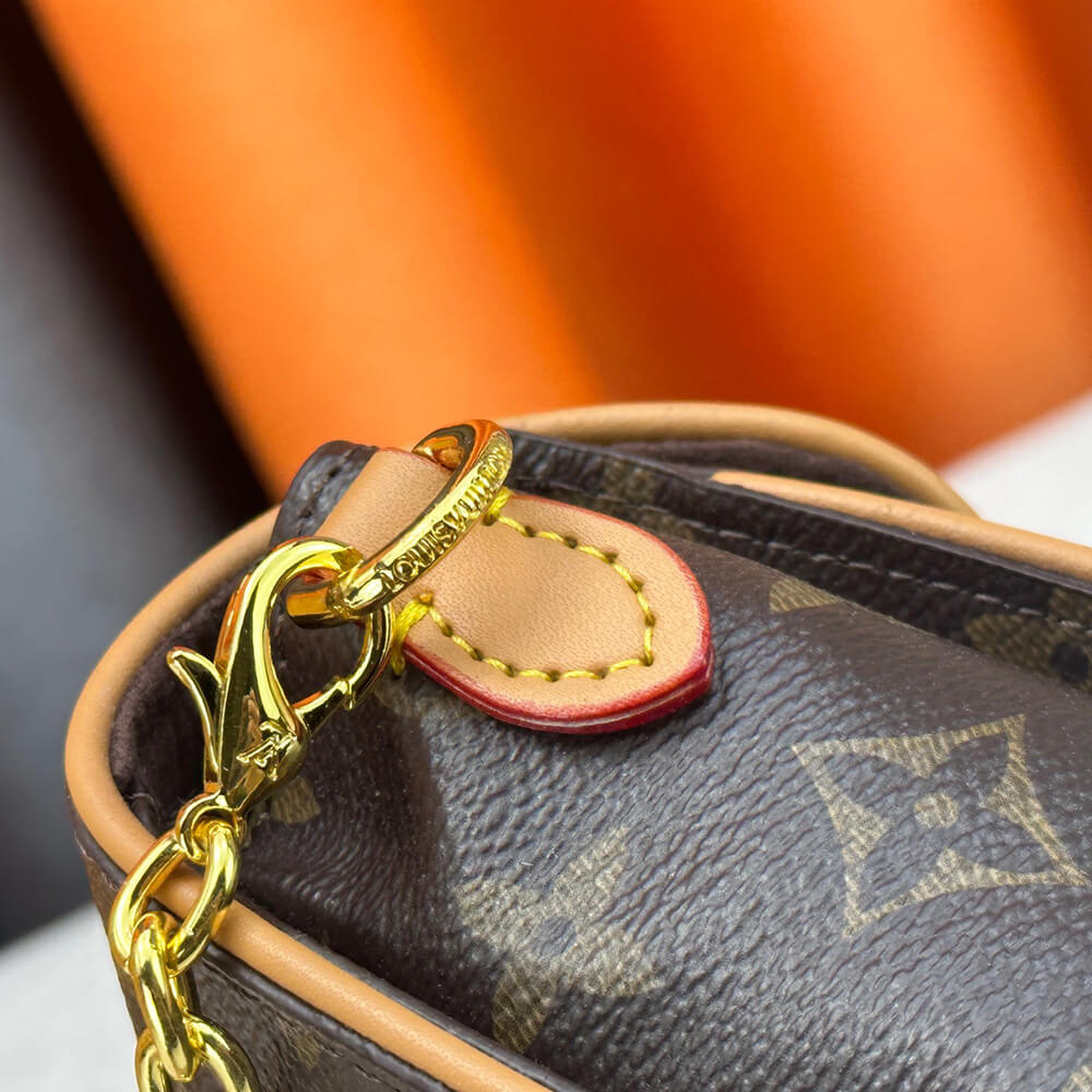 LV Pochette Camille