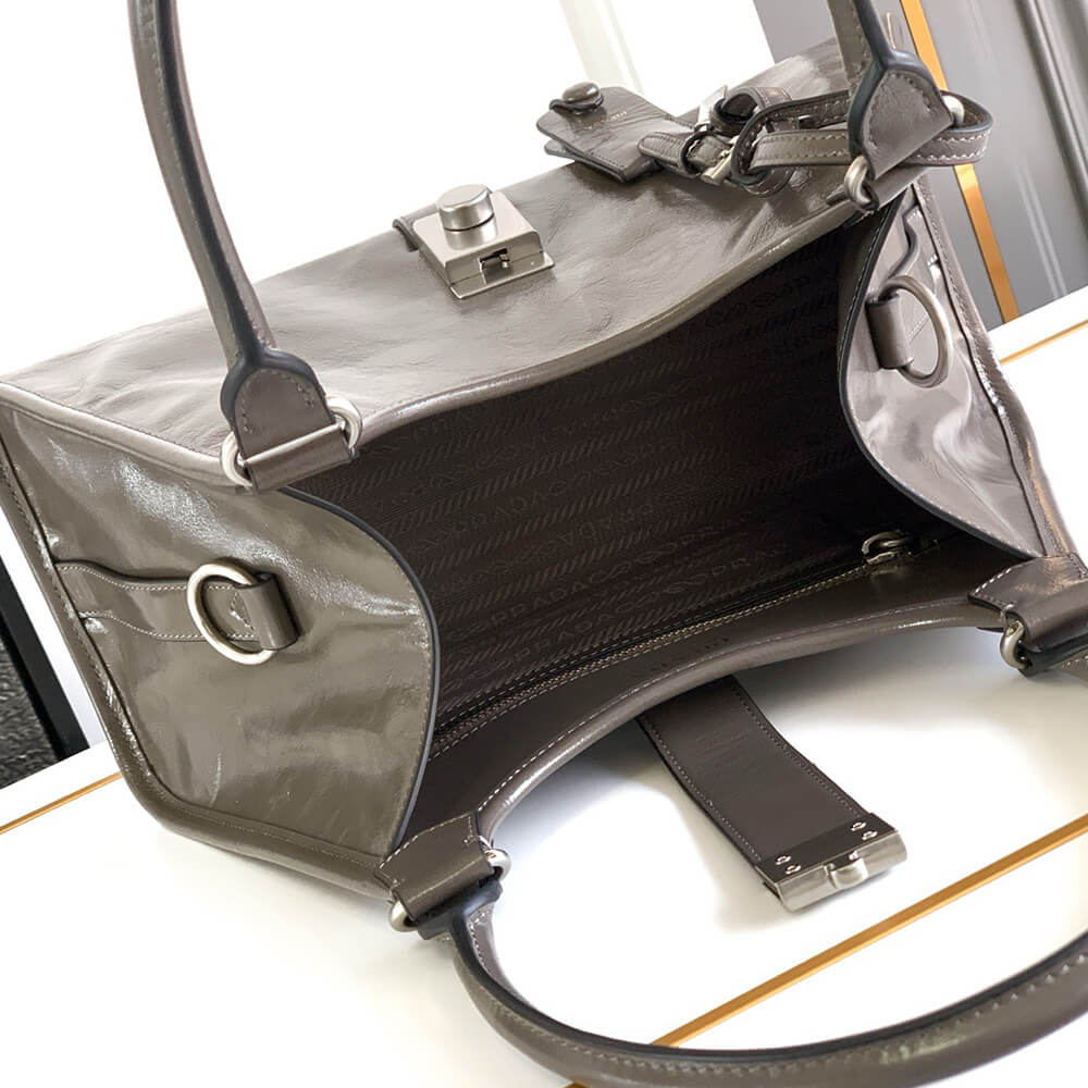 Prada Medium leather tote bag(high-end grade)
