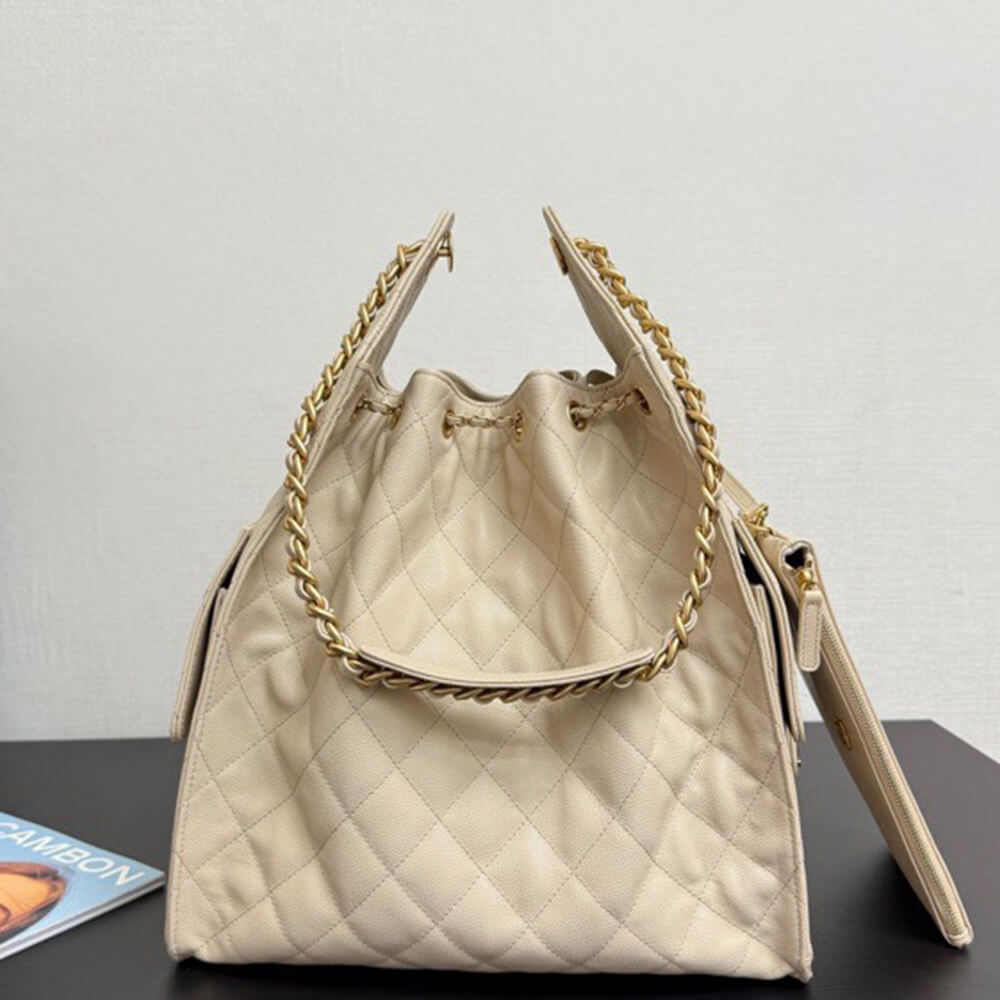 CHANEL 25 Medium Handbag(tax-free grade)