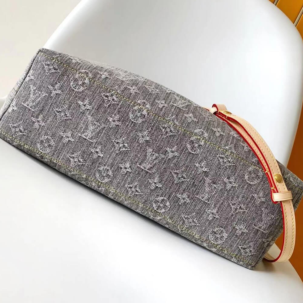 LV Coussin MM Hobo Bag(HIGH-END GRADE)